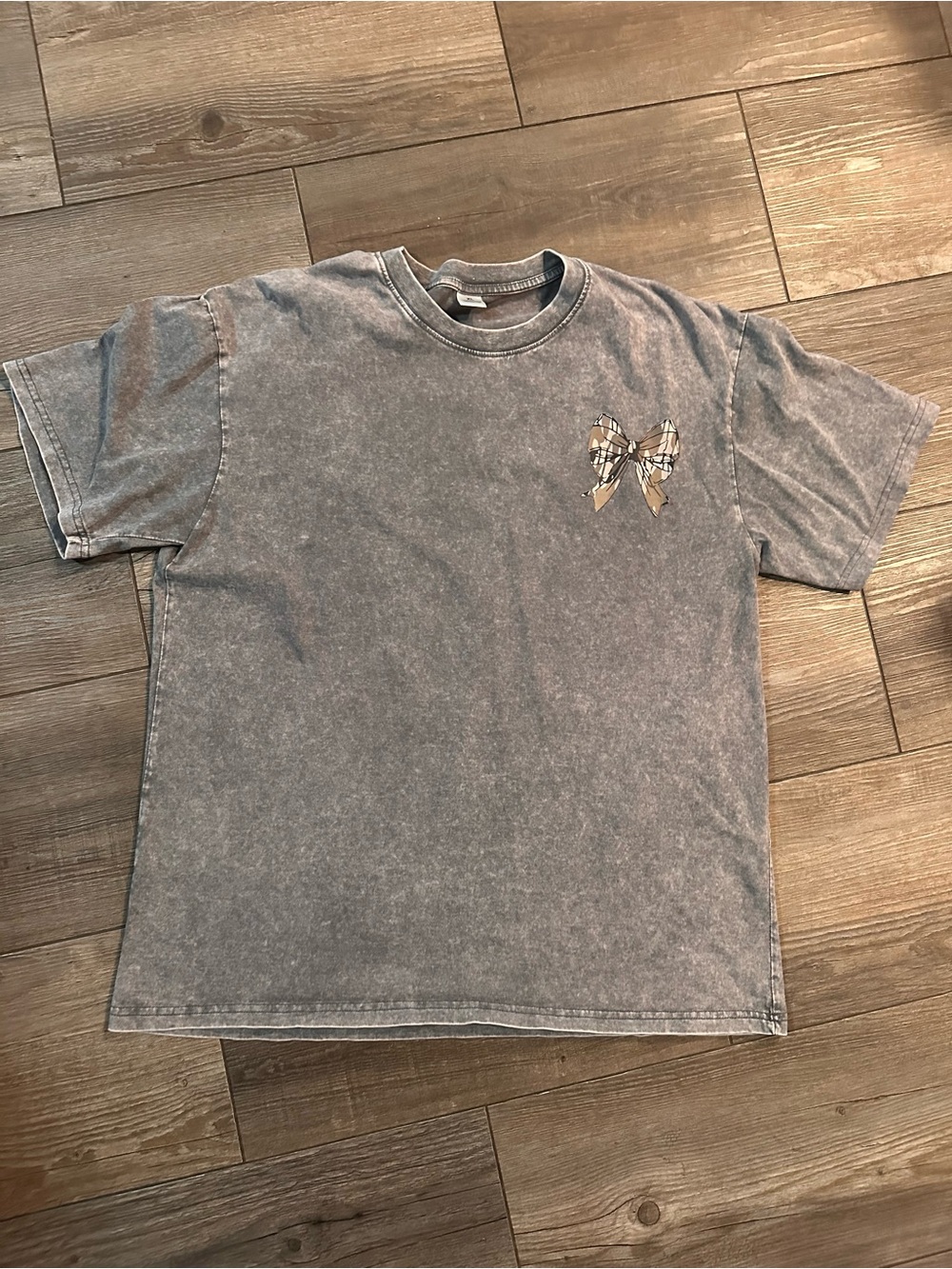 Women’s Washed Gray Graphic Crewneck T-Shirt -Bow Detail